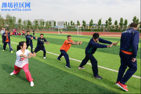 02 精彩┃绿茵点燃激情，足球连结友谊——2016中国·巴西青少年国际足球友谊赛（临朐.jpg