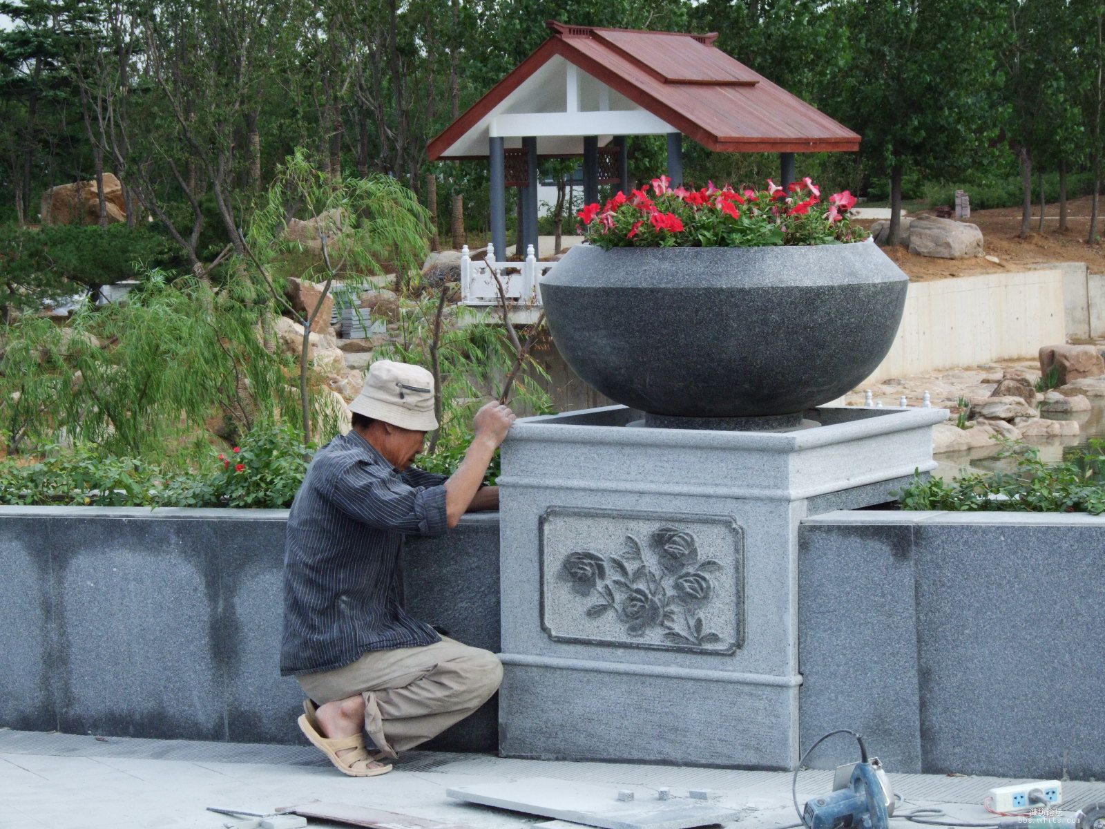 植物园工程未完，随处可见施工工人.JPG