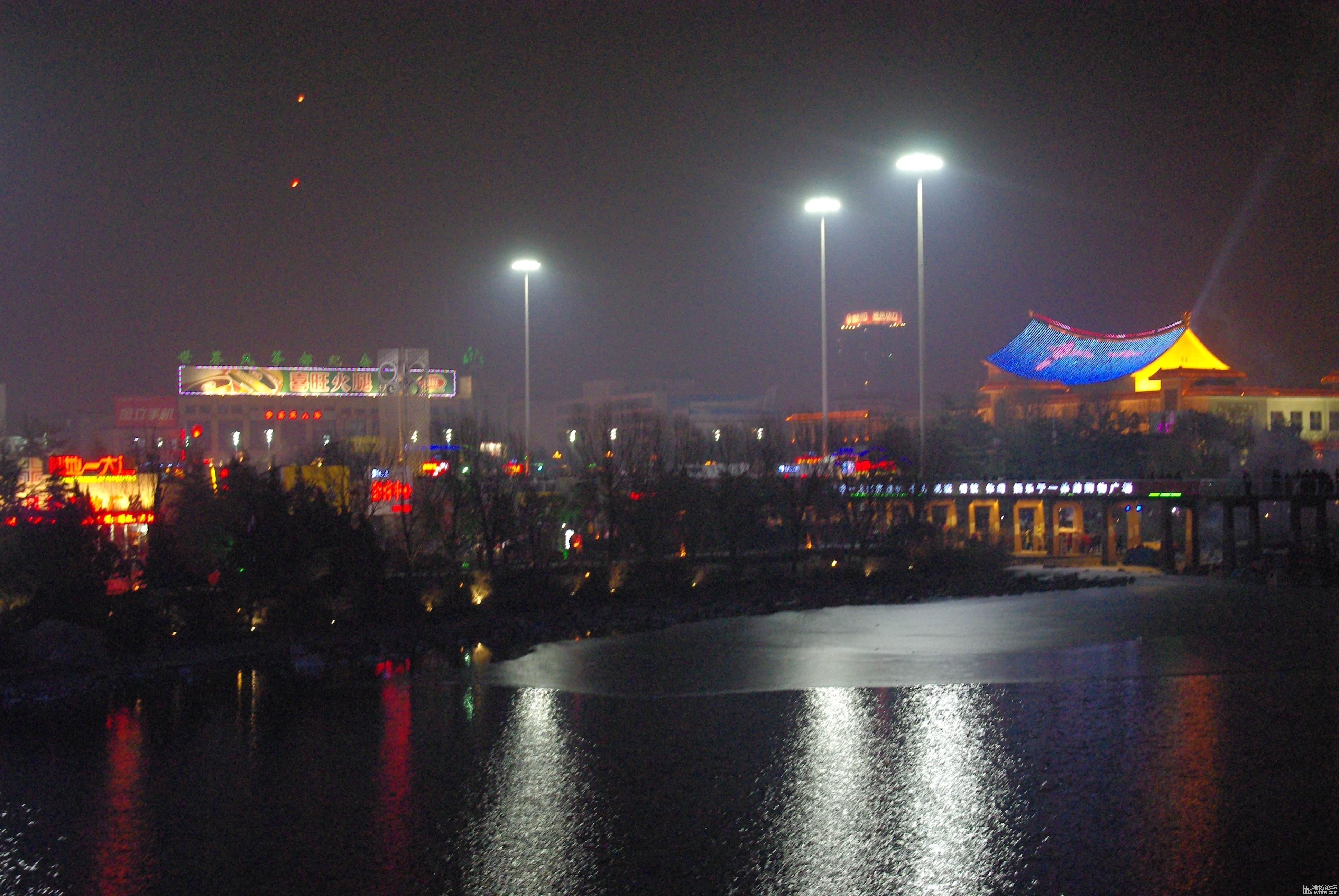 潍坊风筝广场夜景图片